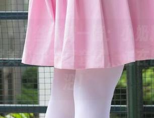 森萝财团 – 白丝惊鸿一瞥：小奶糕Milky的双马尾美少女写真套图，走在时尚最前沿！