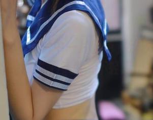 模范学院 – 照片中一片粉色，汐汐爱吃草莓像是掉进了梦里，不轻易出来。