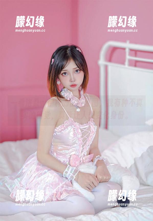 一看洛桑w伊梓的白裙原图，我有种不真实的错觉，真能让人想变化身份。
