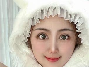 微密圈 – 高清图册中的“海豚baby”：修女？我更看重她的那双眼睛！