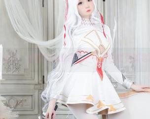 美图成双，焖焖碳的时装秀—礼服也能稳如老狗。