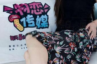 物恋传媒 – 小飞的私房黑白，图包里的每一张像是有话要说，但你得细品。