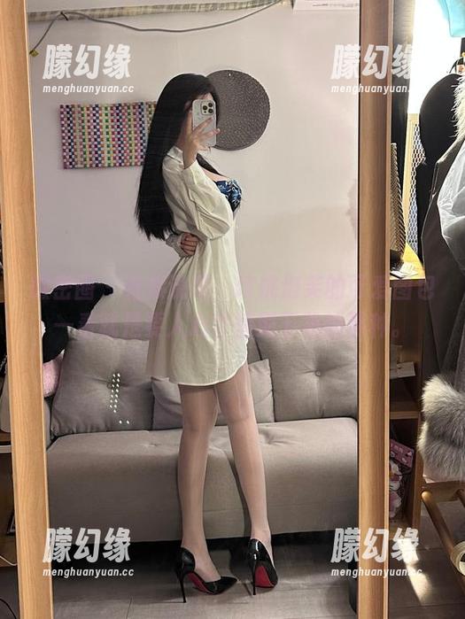 微密圈 - 直接说吧，玫桃泡芙的可爱图包一看就是要人心甘情愿下载的那种。