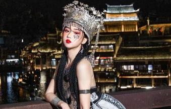 来自瓦斯塔亚小龙虾的浴室美学——在高清图库中漫游