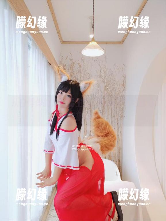 从白烨烨的皮衣看生活，高清照片可比你想象的火