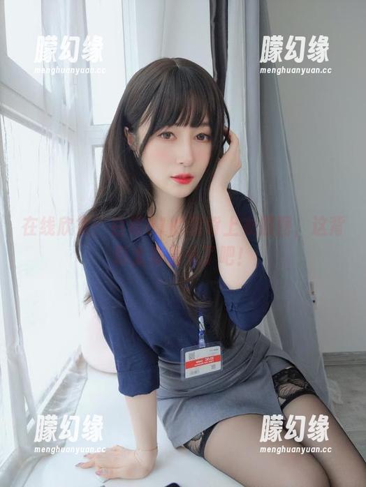 在线欣赏：白银81的露背上衣原图，这背影太有看头了吧！