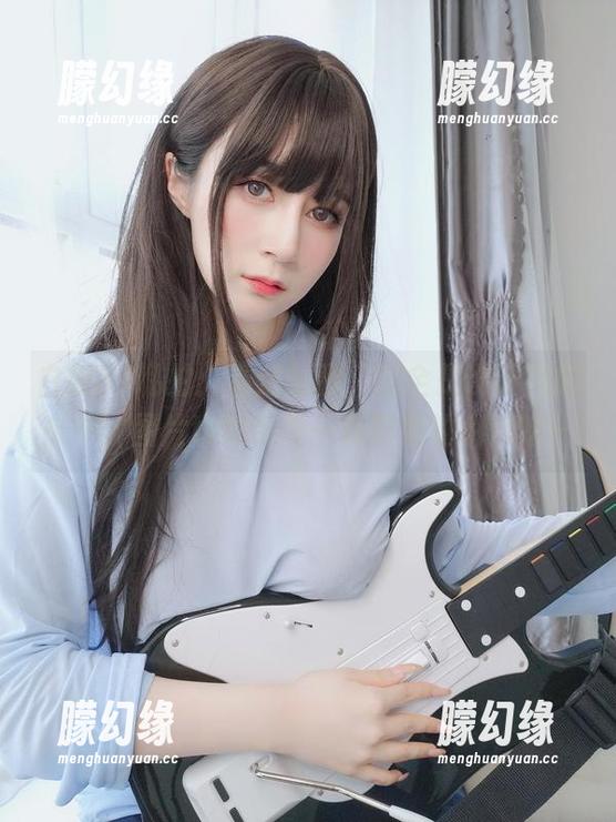 白银81私拍：看这长腿，完全是设计师的杰作，图片也能引发一阵吃醋的小情绪—