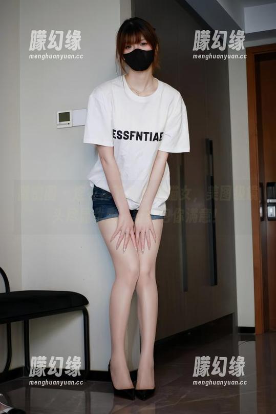 微密圈 - 连衣裙下的白龙猫女，美图级镜头尽显优雅，壁纸包你满意！