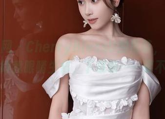 秀人网 – CherryBlessU的吊带，图库里看得我眼睛生疼，下载嘛……要不要？