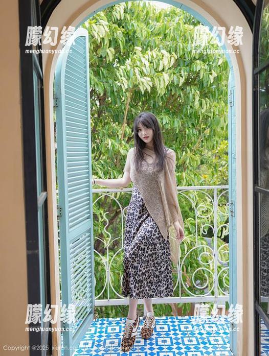 秀人网 - Jennifer小若泳衣私拍原图：我只想说，她这身材比游泳圈好