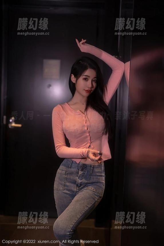 秀人网 - 一件白衬衫的魔力：奈沐子写真合集神奇时刻