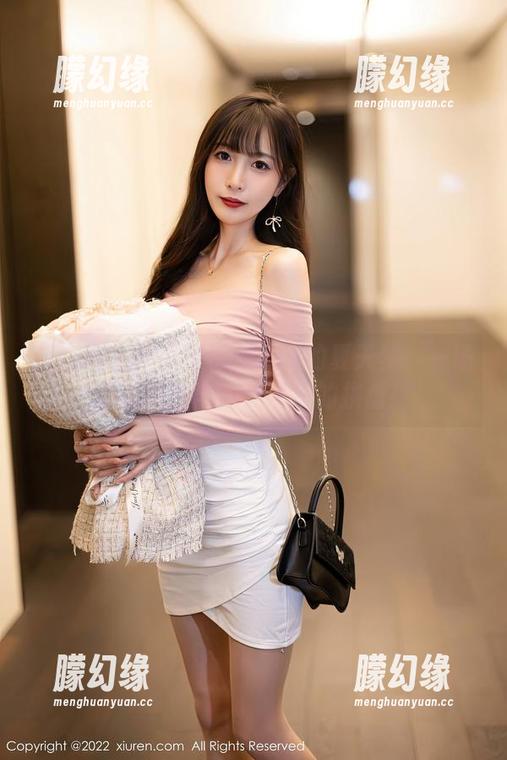 秀人网-妙可可Cheese 秀人网 - 妙可可Cheese的夏天梦:一场粉嫩肤色与阳光西瓜的拼盘!