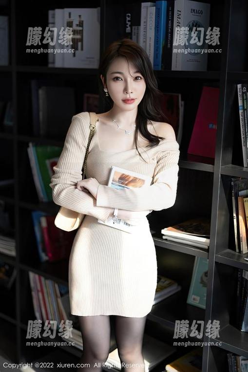 秀人网 - 眼镜资源：尤Una娜如何把自己变成万般风情的‘近视女神’