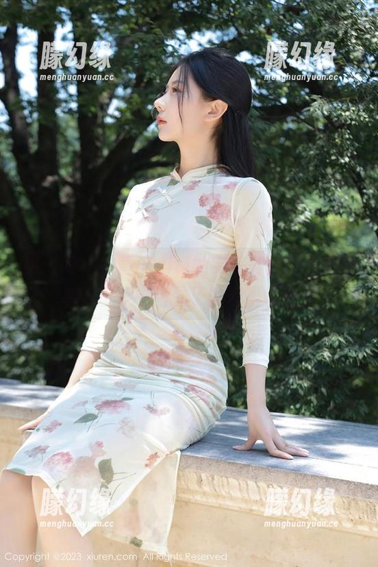 秀人网 - 拍黄瓜girl的完美美足写真集分享——梦中白袜子的轻声细语！