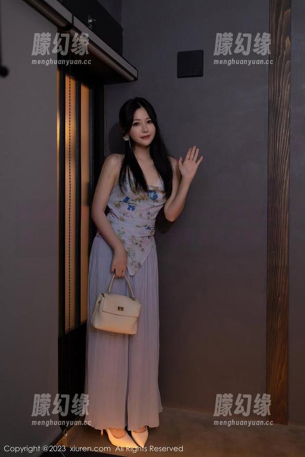 秀人网-果儿victoria 秀人网 - 每页都是果儿victoria的魅力礼服,分享截图。你们不会再说我没提醒吧