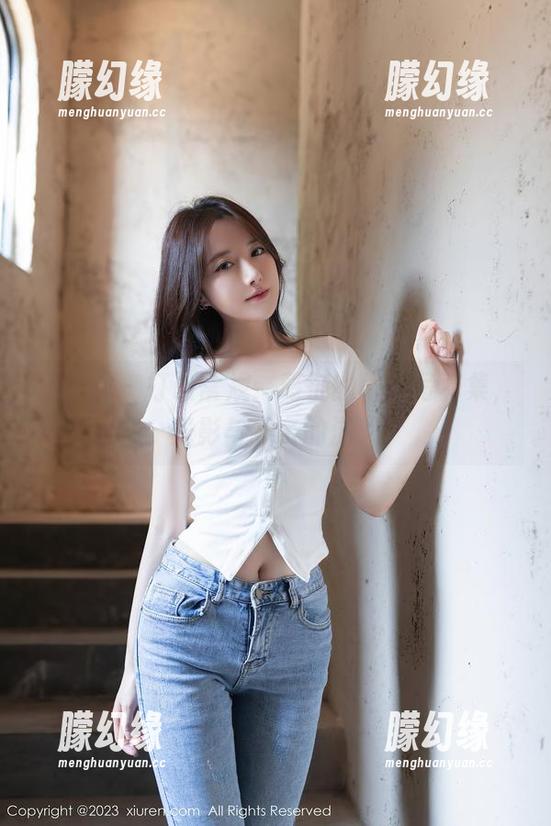 秀人网 - 打破常规：葛征的棉袜写真集，光影与线条的游戏