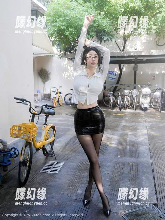 秀人网 - 在线戳贾诗晗的灰丝合集，她穿的每一寸都在呢喃