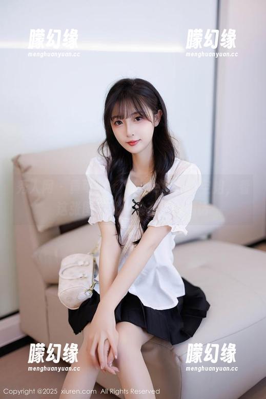 秀人网 - 黄可Christine鹿角小空姐，看这张图片就像她在说悄悄话