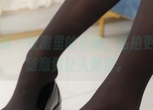 紧急企划 – 校服里的小恩，私拍更出彩，随意到让人莞尔。