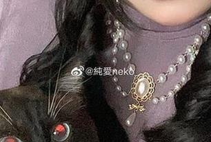 无圣光下，纯爱neko画师的灵感大爆发？还是只是在发呆？