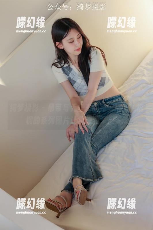 绮梦摄影-桐桐 绮梦摄影 - 吊带与无圣光的完美搭配,桐桐的系列图片让我想到了很多...