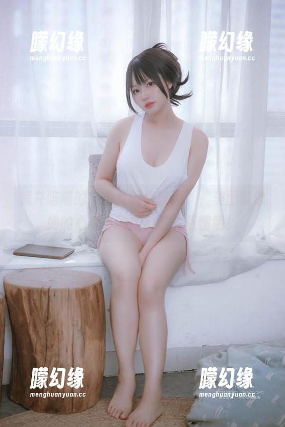 荒井喵喵的“少女秘密部屋”，美图就像她的心理小剧场，谁能看懂呢！