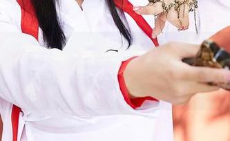 蜜桃社 – 私拍遇上双人，杏子的套图，给你一种微妙的俏皮感！