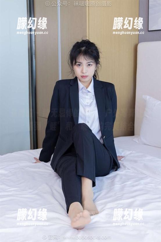 袜啵啵 - 肆无忌惮的芝士，户外写真让你看到‘哇’和‘呃’的完美结合