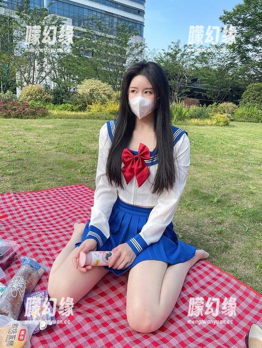 微密圈 - 红唇搭配油亮蕾丝裙，软妹小九九的美图不需要解释