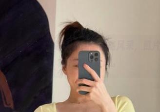 微密圈 – 啊，又来新片！铁锤姐姐的油亮风采，照片中还有小闪光，怪怪的可爱感。