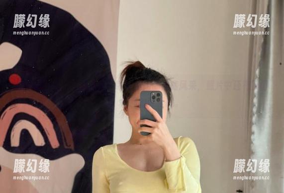 铁锤姐姐 微密圈 - 啊,又来新片!铁锤姐姐的油亮风采,照片中还有小闪光,怪怪的可爱感。