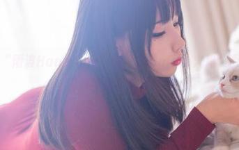 在线追踪“雨波HaneAme”的“Hololive火鸡”图集，才发现这不得不说的细节
