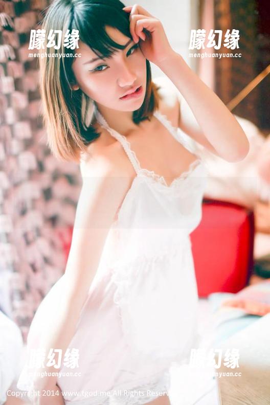 青豆客 - 人生苦短，何不把黄可christine的原图变成一面低调奢华的纯白壁纸？