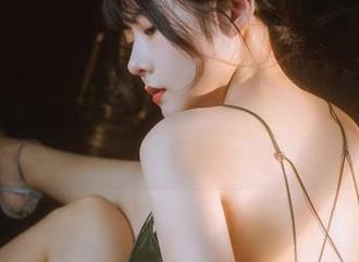 香草喵露露最新cos：潘金莲其实爱的是炸鸡！
