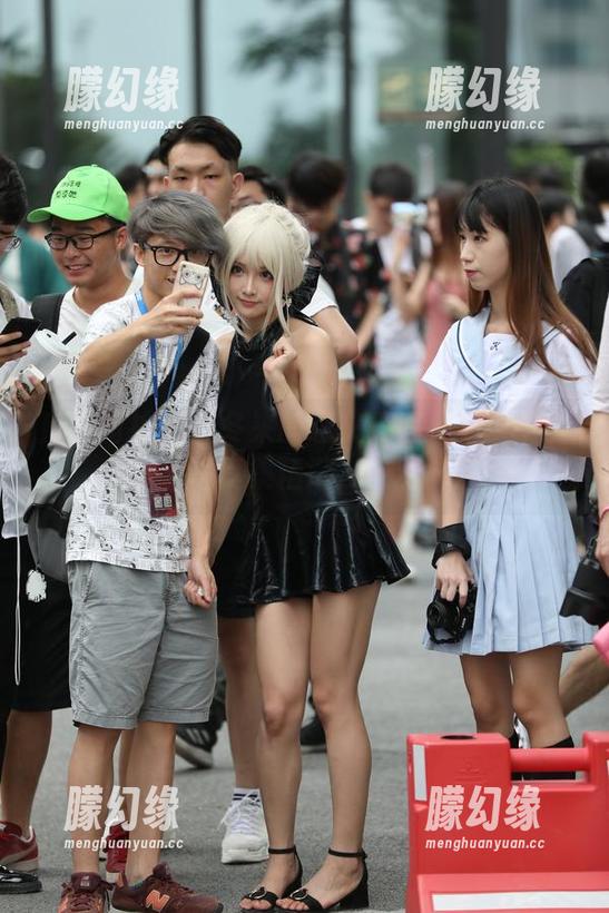 魔镜街拍 - 暖冬来的意义：婷婷寒风中的肉丝写真集精选，艳压群芳